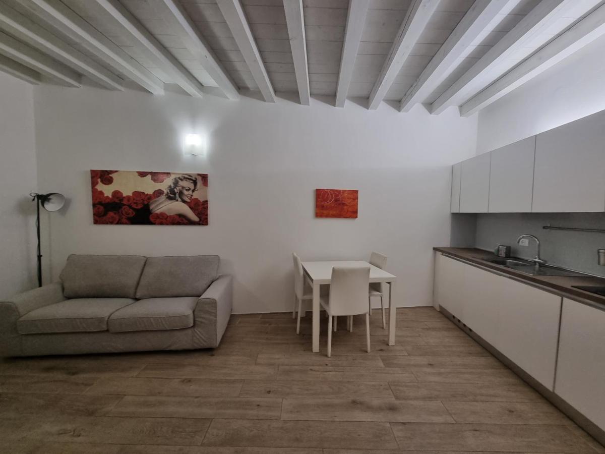 Profumo Di Lago Desenzano-By Goccia Di Lago 代森扎诺-德尔加达 外观 照片