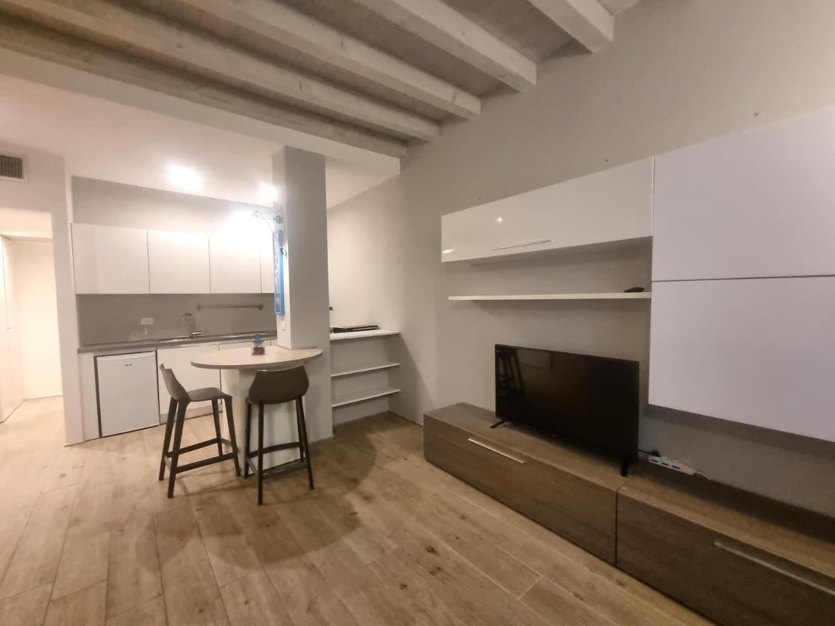Profumo Di Lago Desenzano-By Goccia Di Lago 代森扎诺-德尔加达 外观 照片